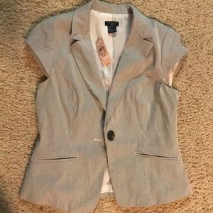 Short sleeve blazer